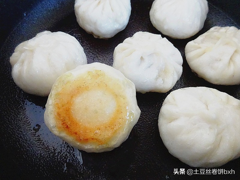 秋天，这馅做包子就水煎，暄软焦脆又营养，几天不吃就馋得慌