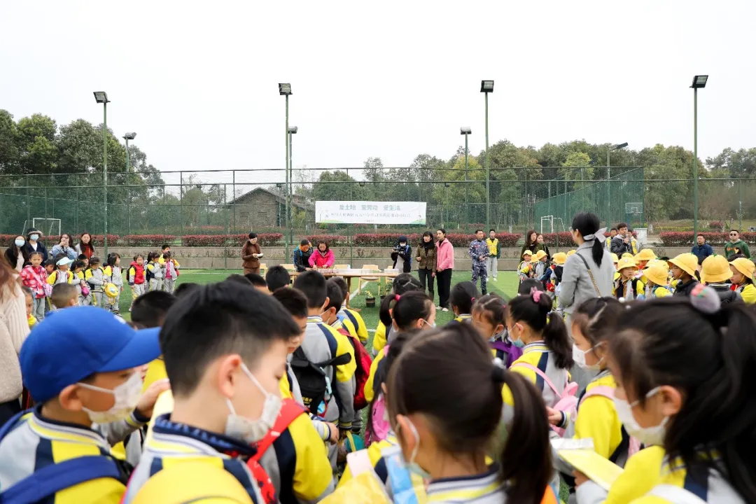“我们”有一块地这就播种去丨天府新区元音小学劳动实践基地启动