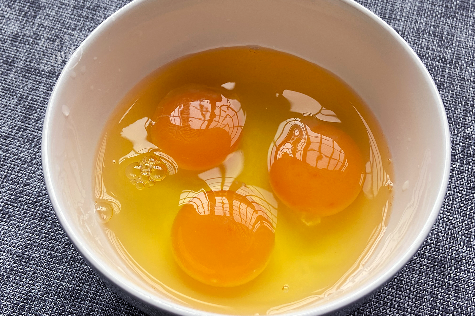 蝦仁蒸蛋看似簡單，原來也有訣竅，教你一招，蒸出來水嫩像豆腐