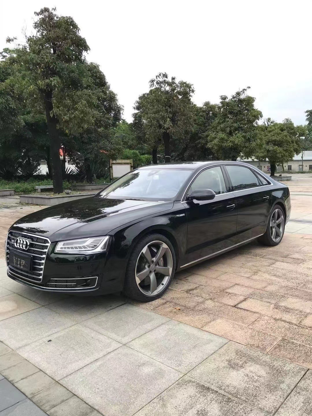 浓烈商务气息w12奥迪a8l四座版售价34万