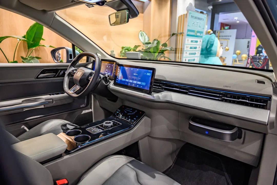 比ID.4和MODEL 3还贵，这款电动车靠什么打动人？