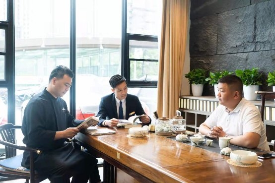 张建军 燃起中国光谷的海鲜烟火