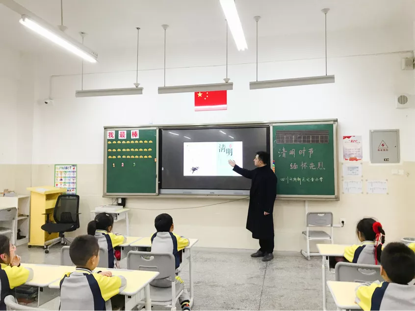 天府新区元音小学少先队清明祭英烈活动