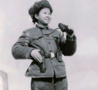 13次登春晚，唱红《十五的月亮》，58岁续写《春