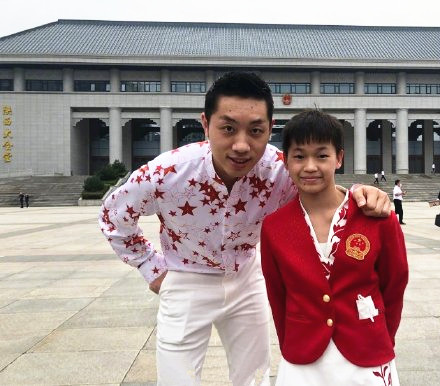 全红婵穿裙子好可爱，一本正经的萌宠范，实力“杏歌”，圈粉无数