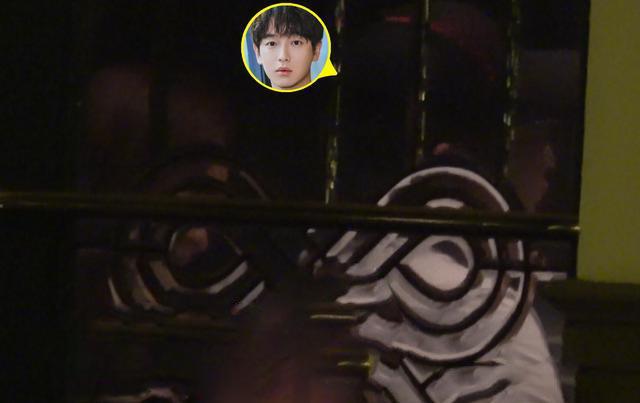 彭昱畅恋情曝光？女友疑是经纪人TUTU，两人深夜约会好亲昵