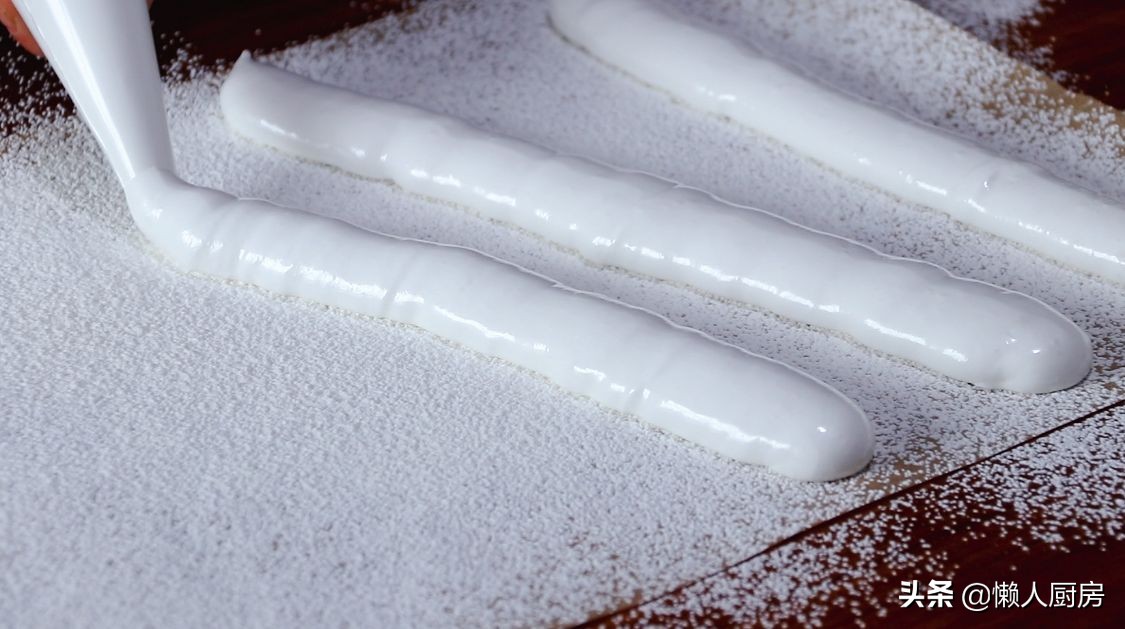 這是棉花糖的簡單做法，只需要4種食材，還可做雪花酥、牛軋糖
