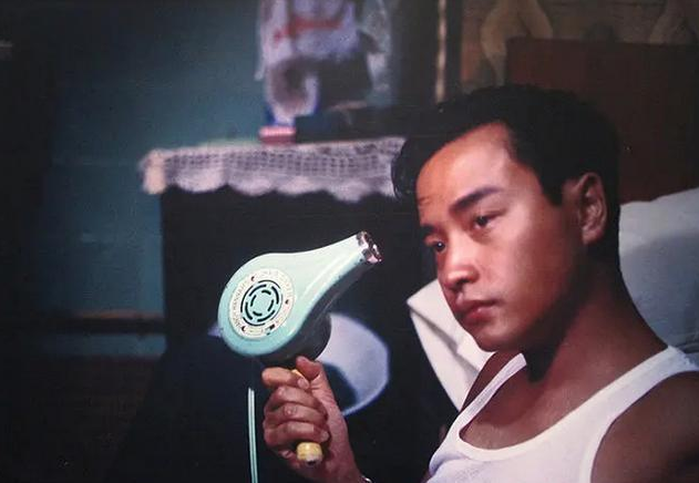 2003年，张国荣一跃而下，陈淑芬用衣服保全了哥哥最后的尊严