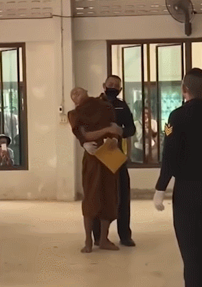 泰国爆笑征兵抽签，抽中当场去世？网友：今年最好笑哈哈哈哈