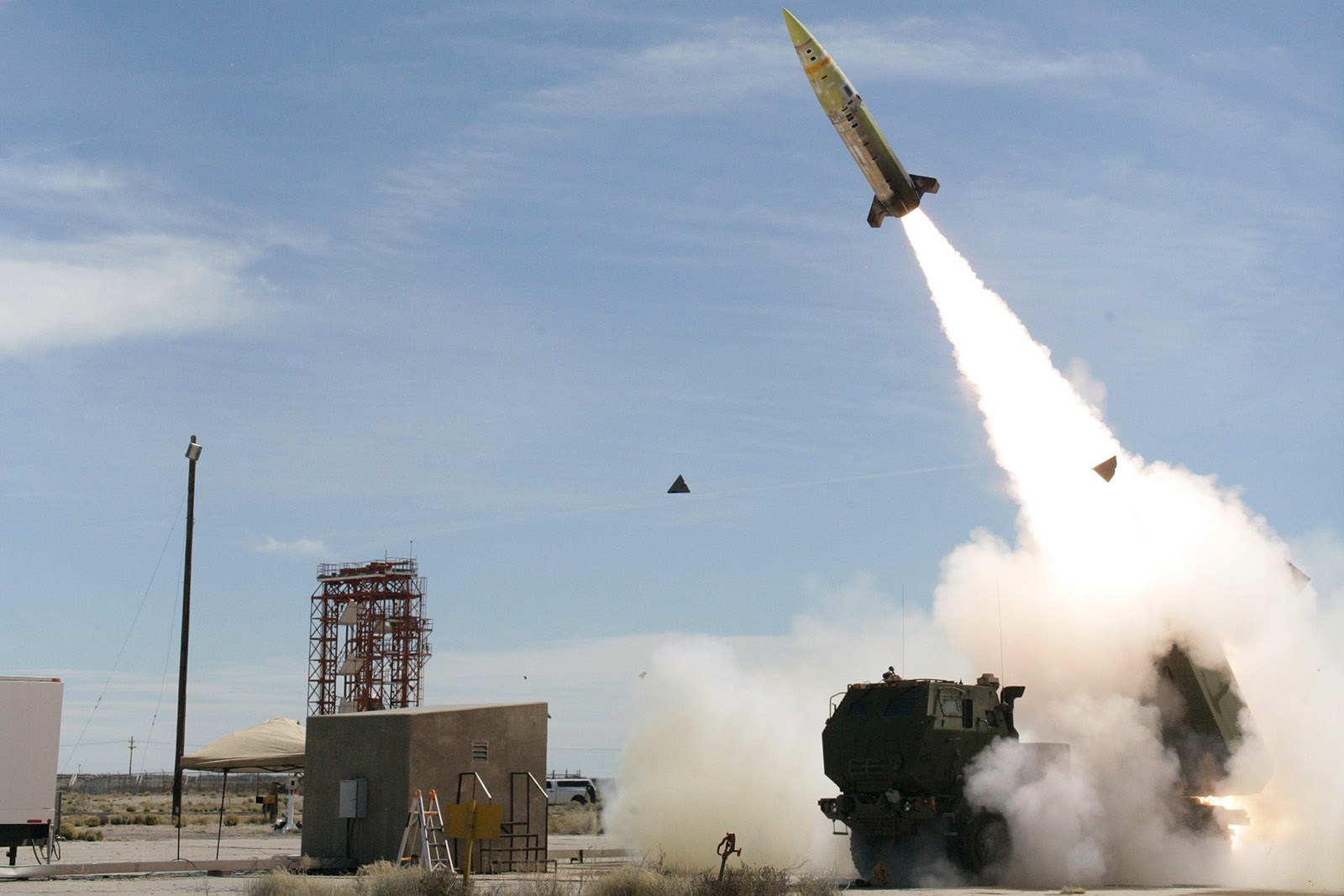 �������������������̨������ɵ���в�ж��