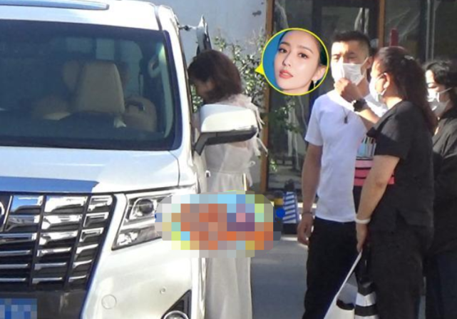 佟丽娅工作获儿子探班，4岁朵朵由两保姆照顾，母子互动超有爱