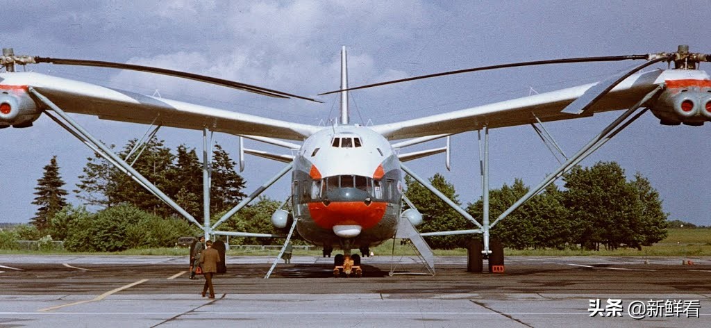 苏联空军的驾驶舱和投弹舱，难以熟练掌握的控制面板