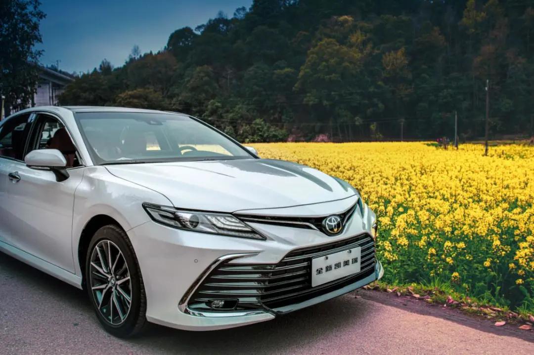 时代进步了，没想到新款凯美瑞都支持车载微信了