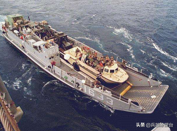 美新型登陆舰曝光：搭载12辆坦克，可用两种方法强袭岛屿