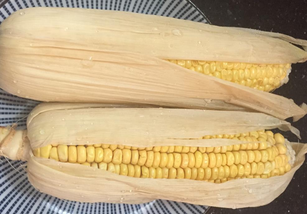 保存玉米，先煮熟还是直接放冰箱？教你正确做法，玉米久放也鲜甜