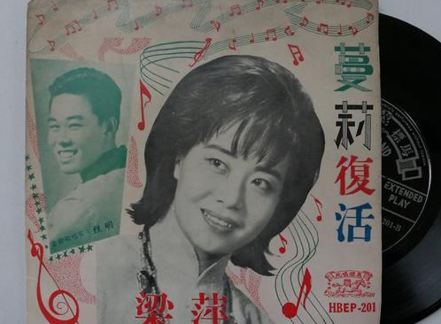 美国小哥翻出外婆生前私藏相片，意外发现，她竟是中国超红歌星