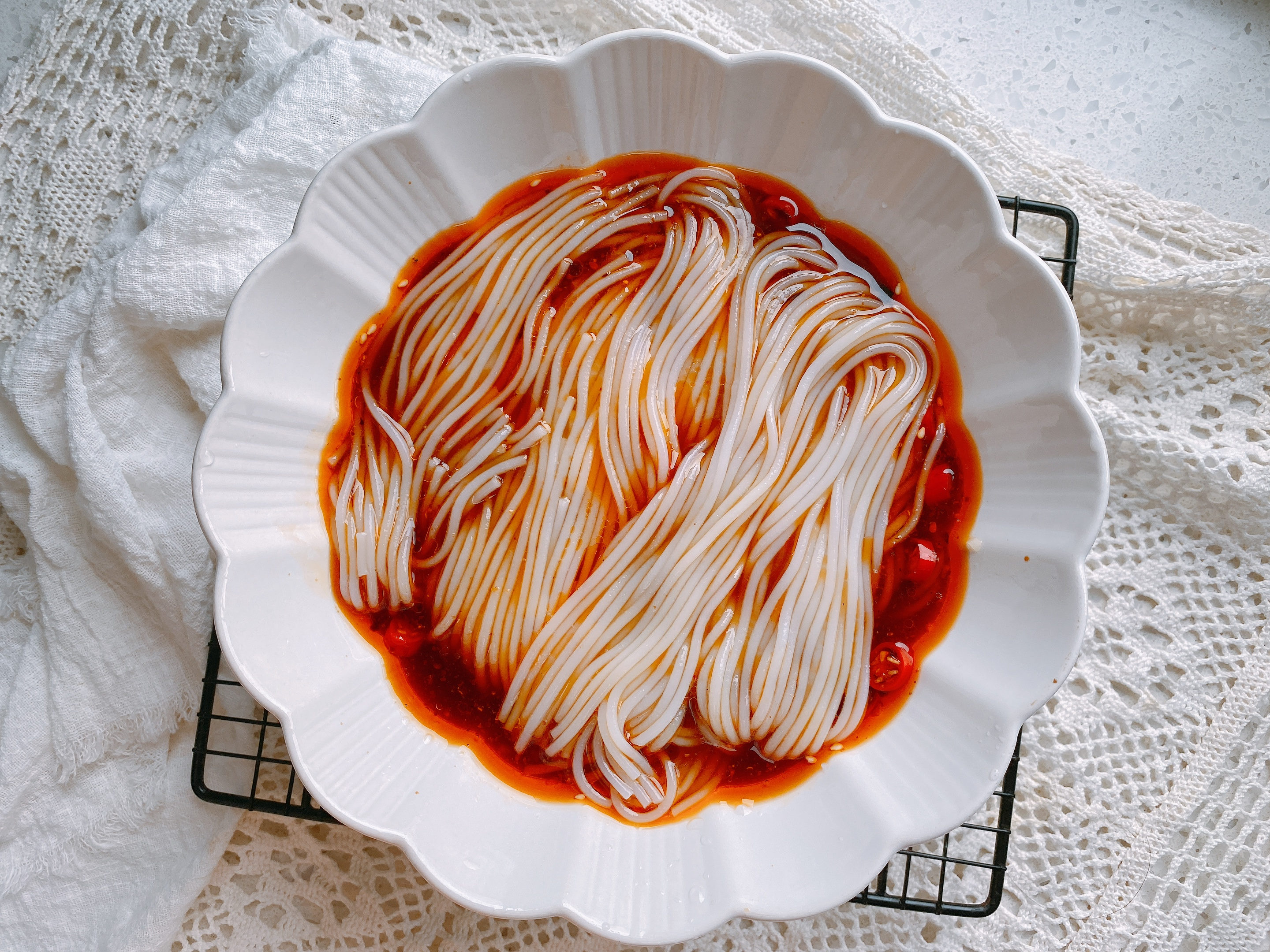 这是我做过最好吃的米粉，10分钟搞定，酸辣开胃，味道不输小吃街