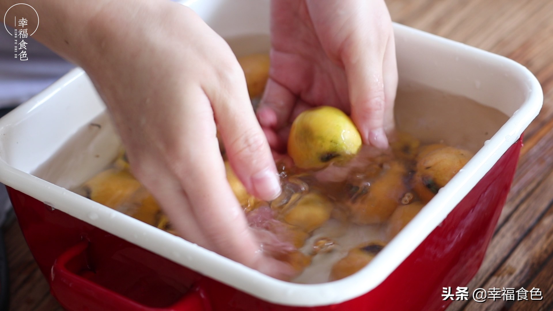 教你在家自制枇杷膏，天然工序小火慢熬，清爽润甜喝不够