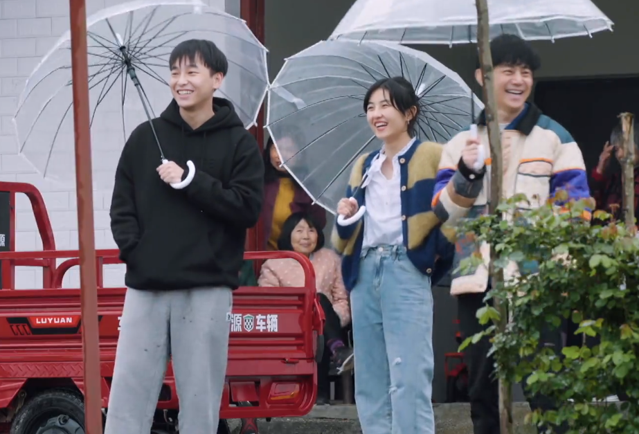 佩服杨紫这张嘴，《向往5》一句话让张艺兴尴尬，戳中他心底伤疤