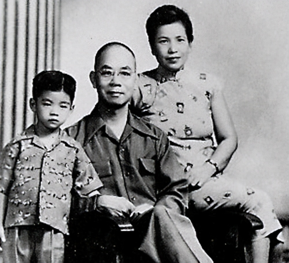 1950年三野准备解放台湾，此人把台湾防御部署图全交给华东局