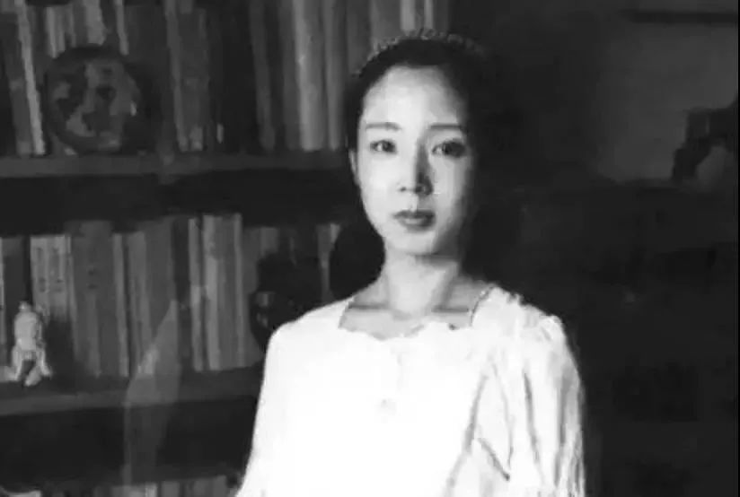 严歌苓：从舞蹈演员到作家，她的人生远比她笔