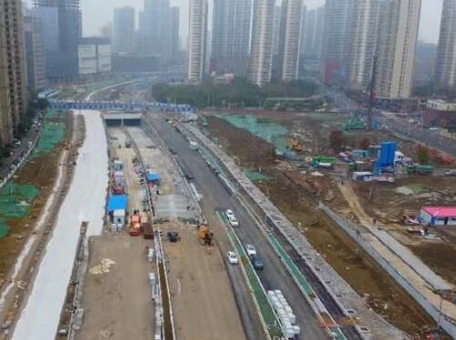 苏州一条不到15千米的道路改建工程，工期3年，建4年还未全线通车