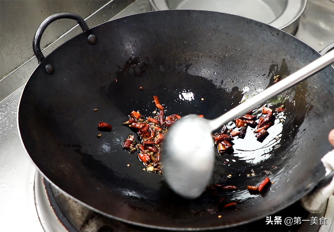 图片[8]-家常小面怎样做才麻辣又好吃 关键就在这碗辣椒红油 麻辣鲜香-起舞食谱网