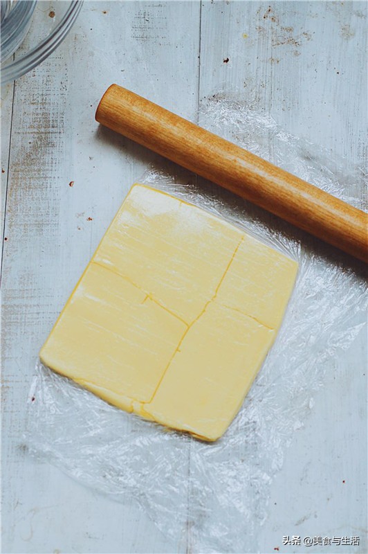 The cake of strawberry Napoleon, build midsummer girl heart, delicious desert is not afraid of fat, happy the most important