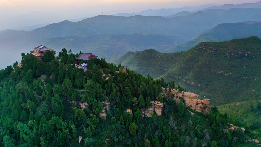 落日滿秋山 武帝山巍峨美麗