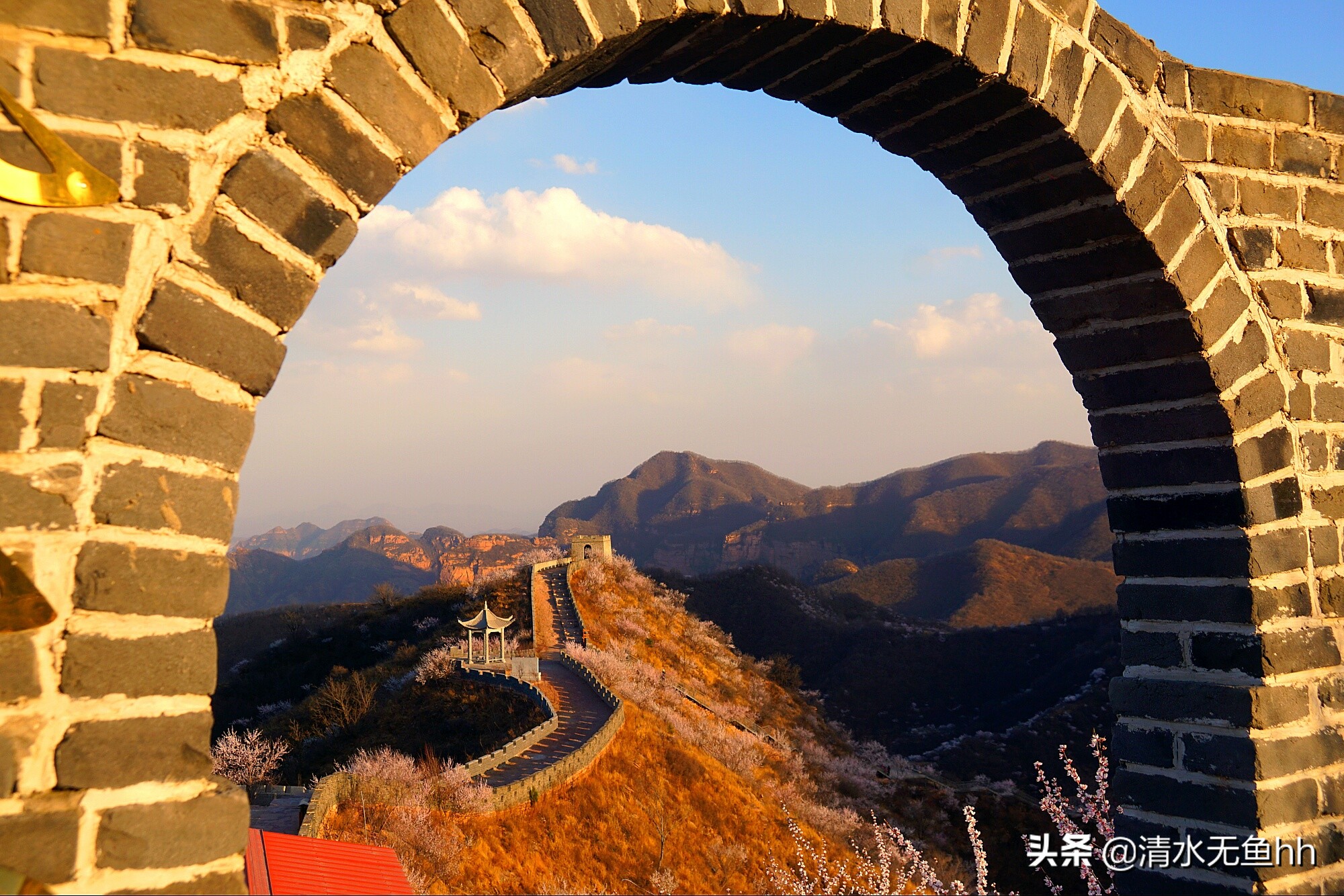 九龙峡，谁把桃花移画中