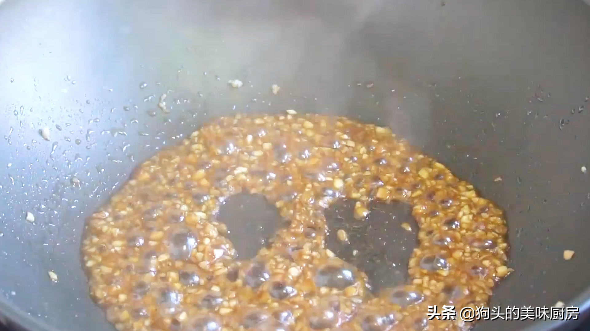 入夏后這個我沒少做，不煎不炸，上鍋一蒸，營養不上火，比肉好吃