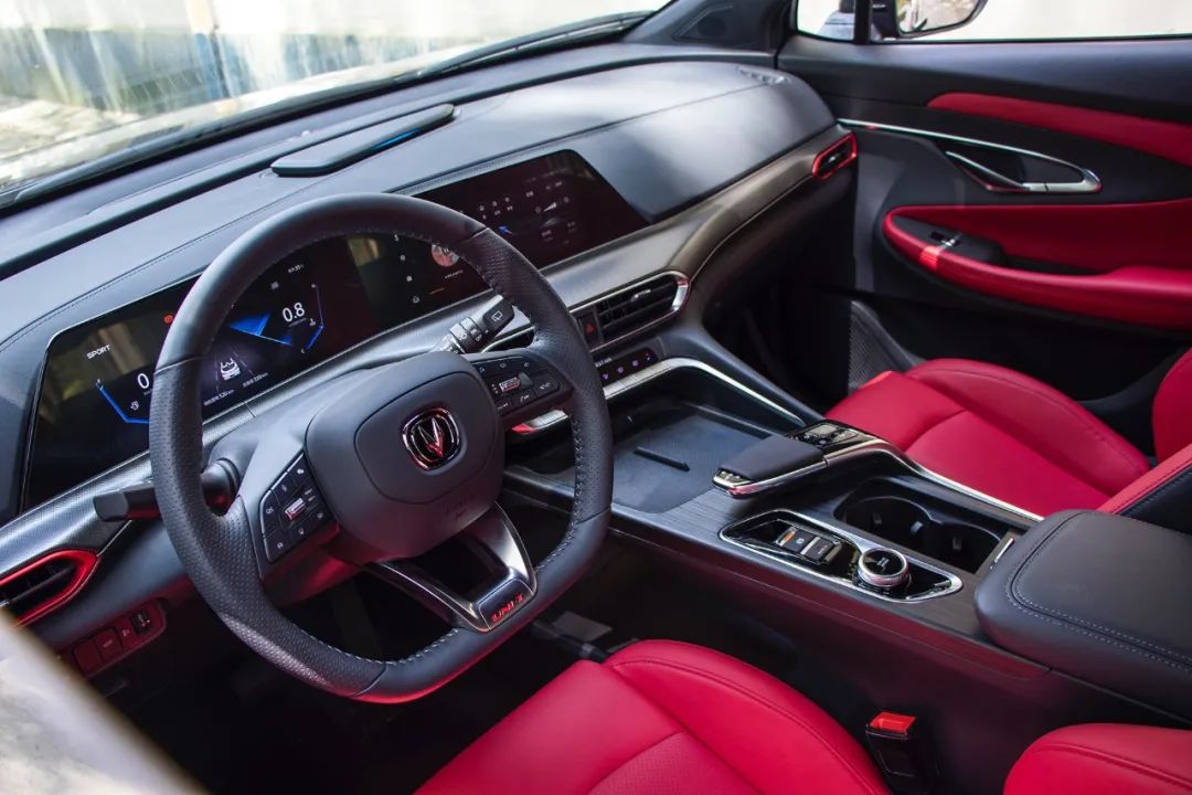 预售价11.59万起！长安UNI-T除了设计运动，开起来