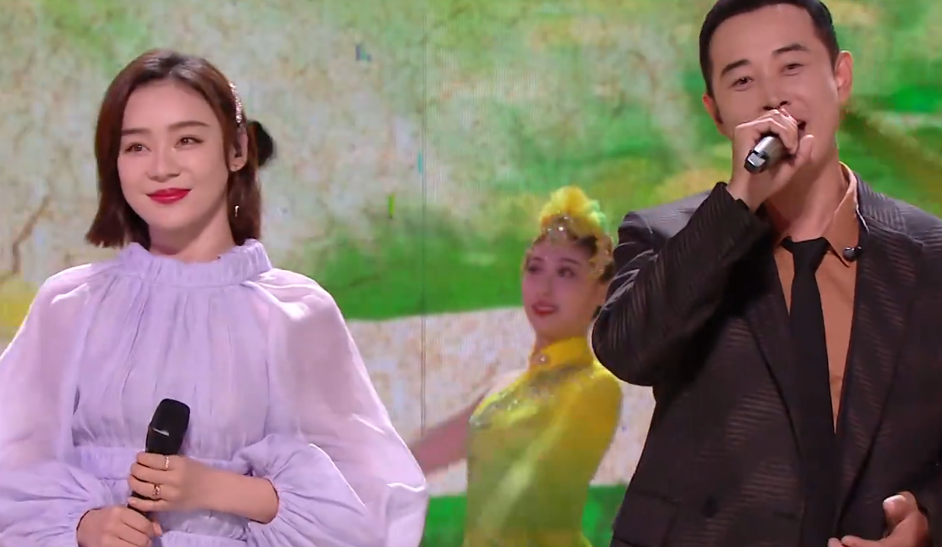 湖南春晚主持百态：吴昕浮夸，沈梦辰造型抢镜