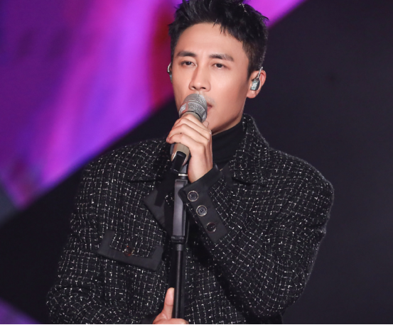 《追光吧》印小天主动击掌杜淳，杜淳迟疑半天