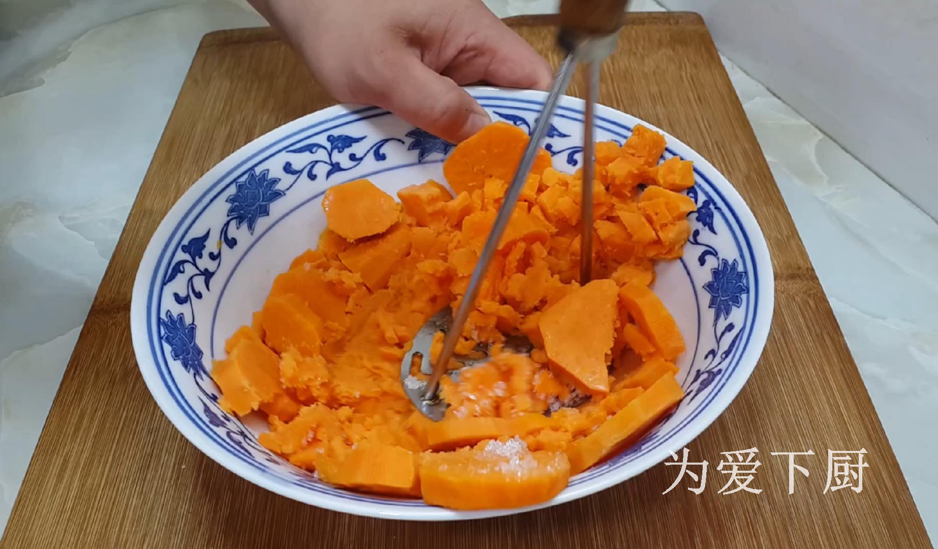 红薯这样做才好吃，加半碗糯米粉，个个焦脆又香甜，真的太香了