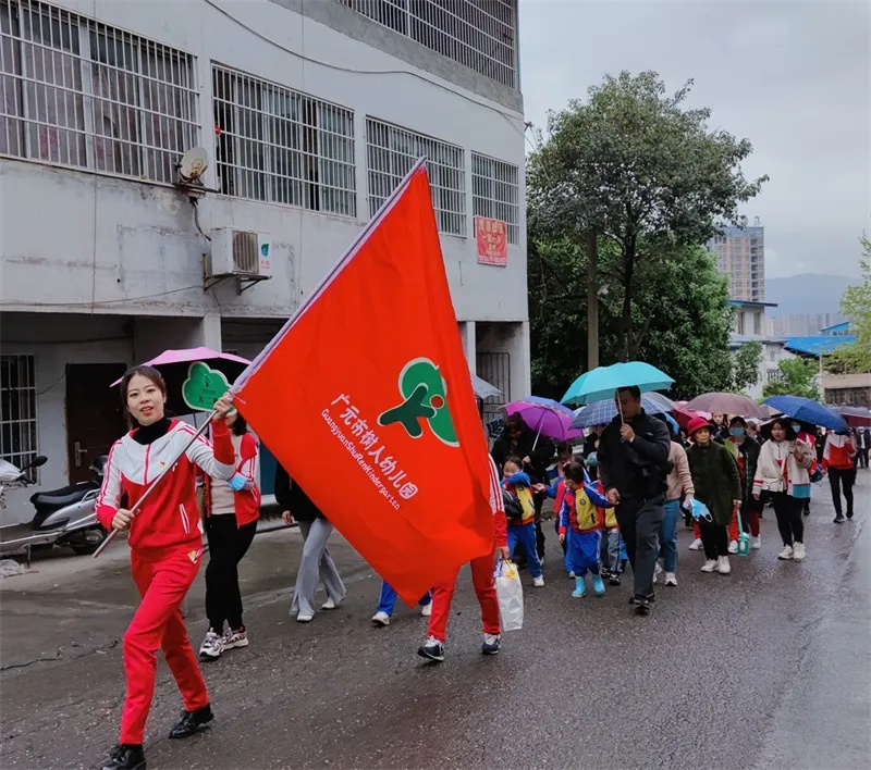 四川省民生研究会新媒体中心-官网 缅怀先烈敬英雄 融情寄思话清明——广元市树人幼儿园开展清明节主题教育活动