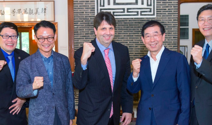 关注真相同时，不妨来了解首尔市长：高大上的