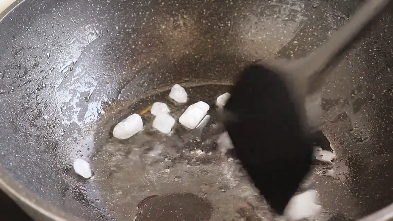 廚師教你紅燒肉的做法，軟糯香甜，肥而不膩，過年吃著真香