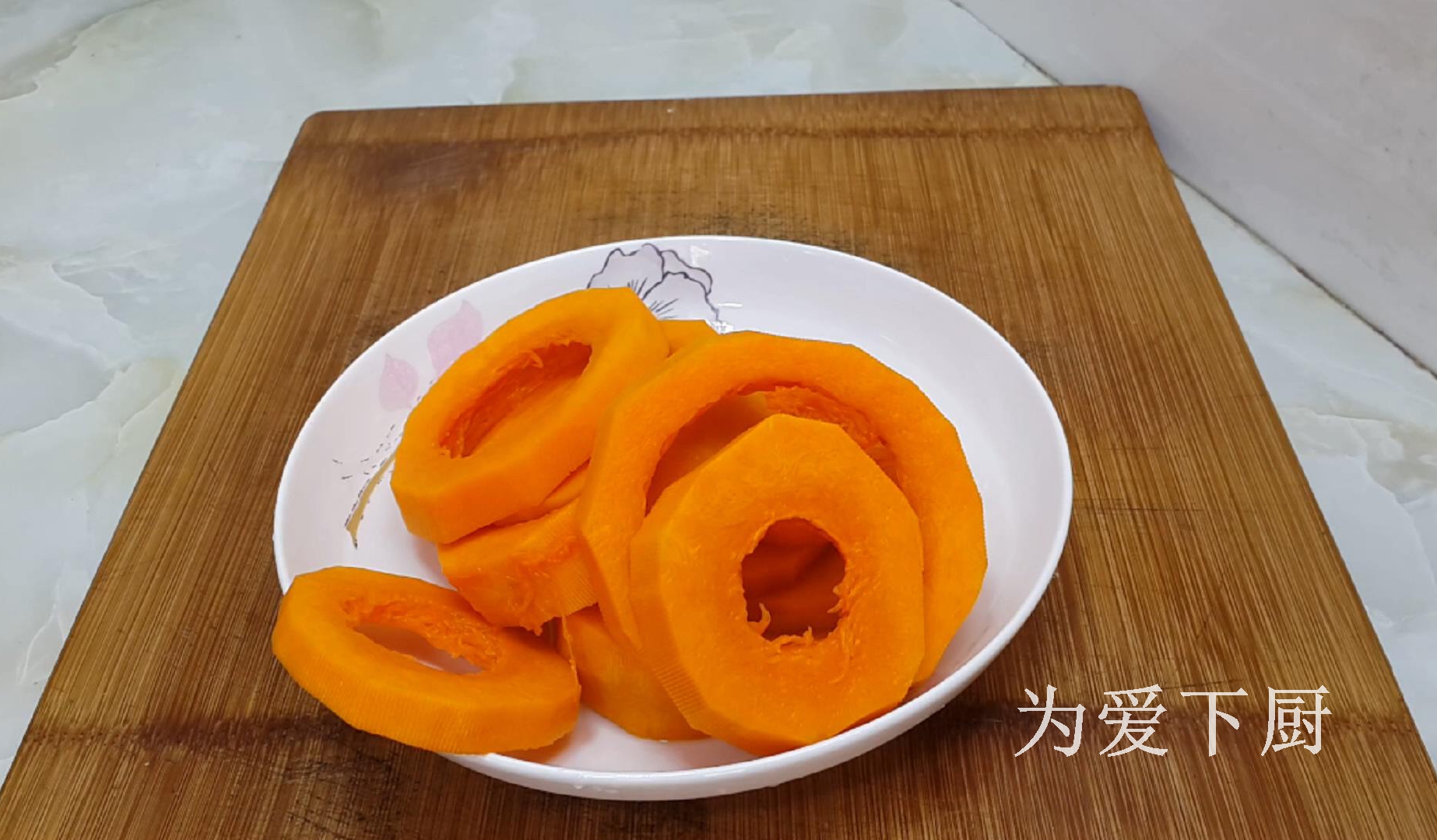 烙南瓜餅時，記住不要直接烙餅，大廚教你兩招，個個軟糯又香甜