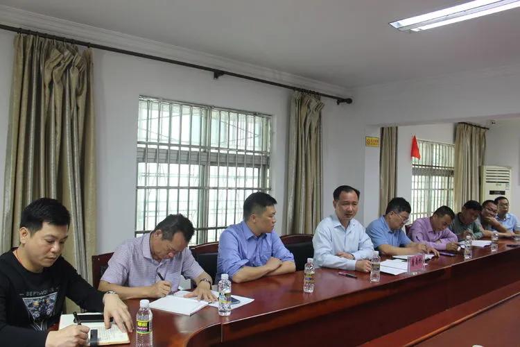 临高县副县长唐南桥到县信访服务中心接待群众