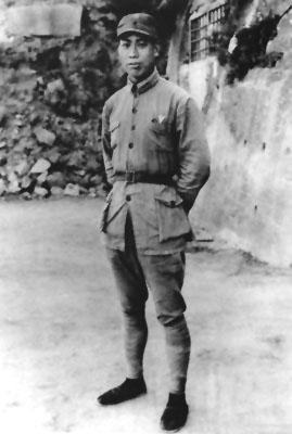 解放军的超级兵团，兵团司令被授大将军衔，政委却与军衔擦肩而过