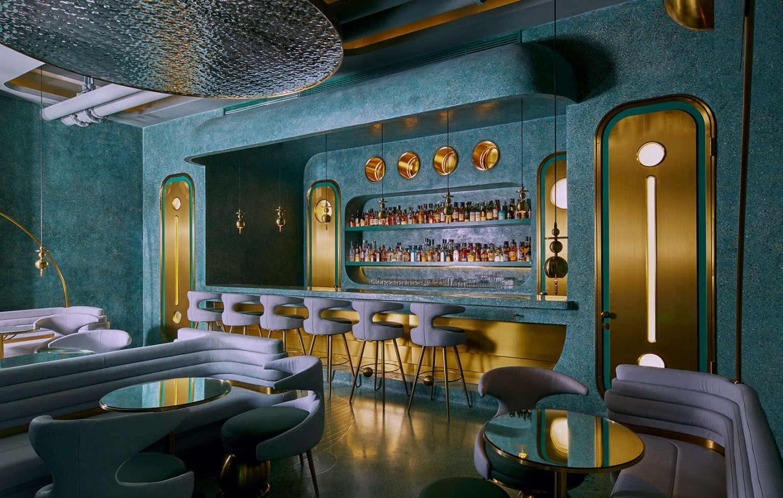 大富翁酒吧設計，現實與虛擬的呈現，演繹超視覺空間