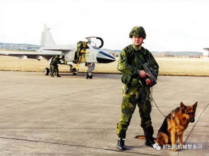 见过打脱壳穿甲弹的PDW吗？瑞典CBJ-MS冲锋枪了解一下