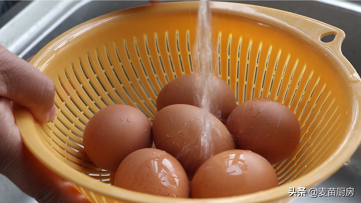 荷包蛋我就服這做法，出鍋個個完整，一做一個準，鮮嫩好吃