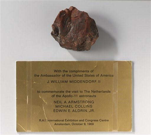 美國贈送給荷蘭的月岩被證實是假貨，荷蘭人民：這國際玩笑開大了