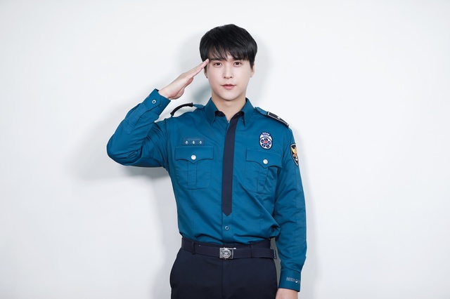 义警孙东云再见回归爱豆身份今晚八点开通直播与粉丝重聚