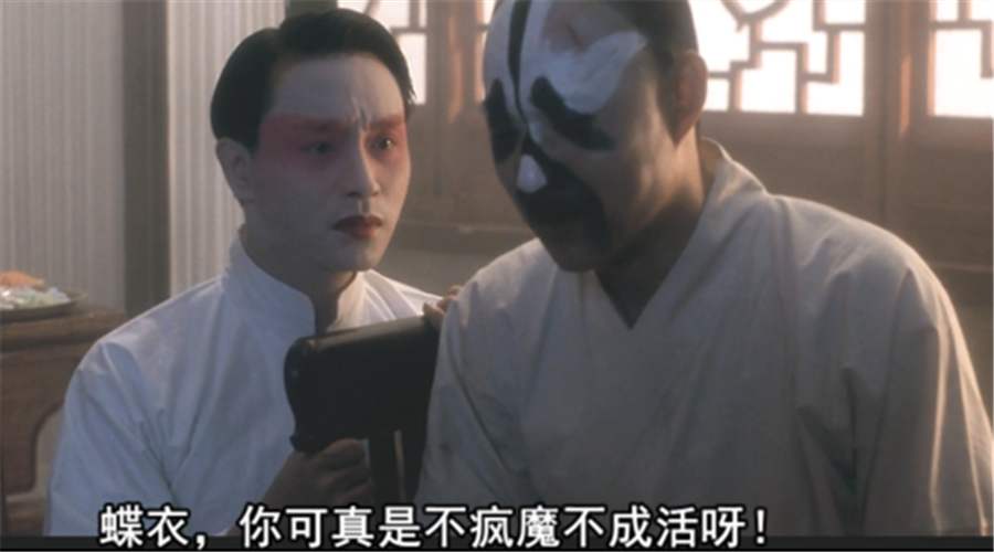 杨丽萍陪客拿空碗做样被批做作，20年不吃饭的她