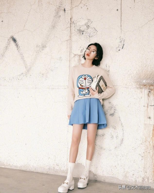 唐嫣、唐艺昕两位甜妹同台亮相，终于明白气质比长相重要多了