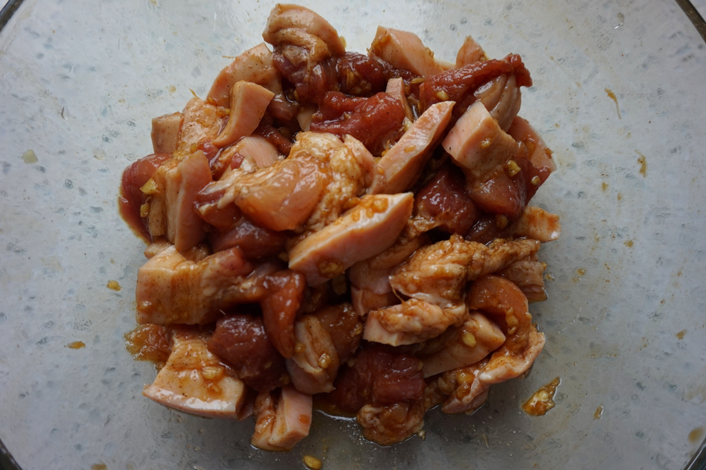 简单快手的南瓜盅粉蒸肉，荤素结合，软糯香甜，太下饭了