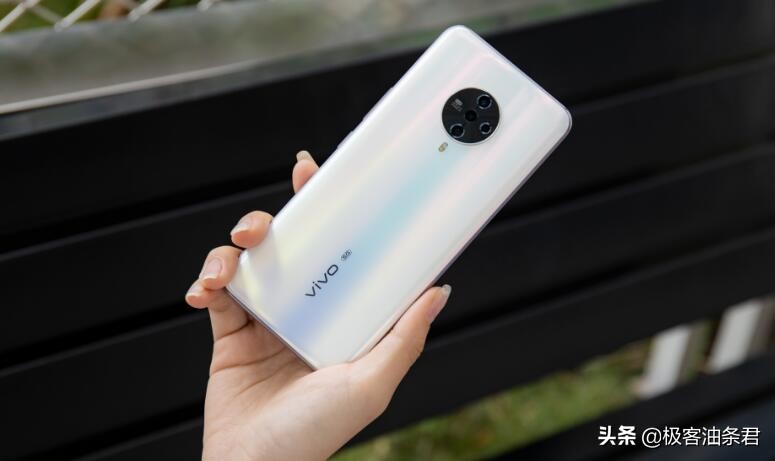 2000挡位诚心之作！vivo S6配备长相良知了